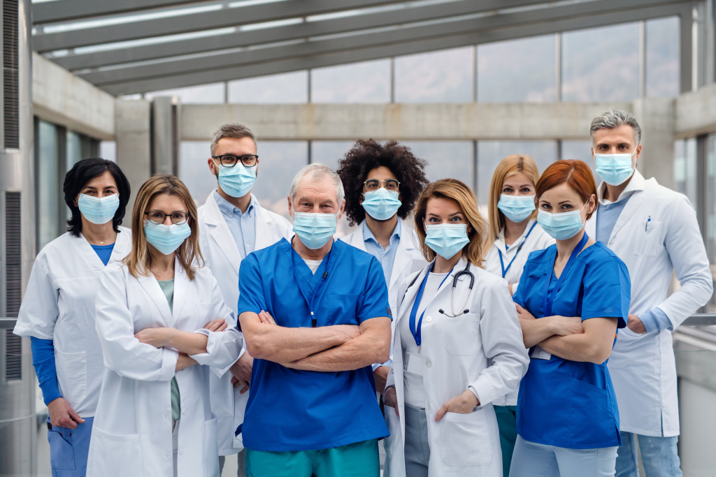 A group of doctors with blue face masks